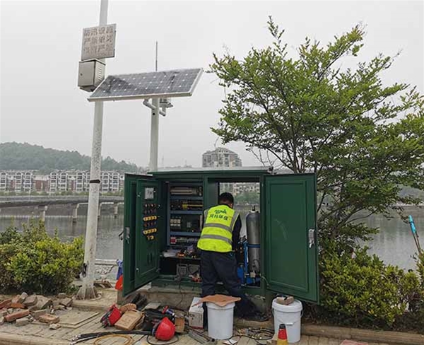 金寨縣城區(qū)水環(huán)境提升改造工程-液動(dòng)下開(kāi)式堰門 (1)